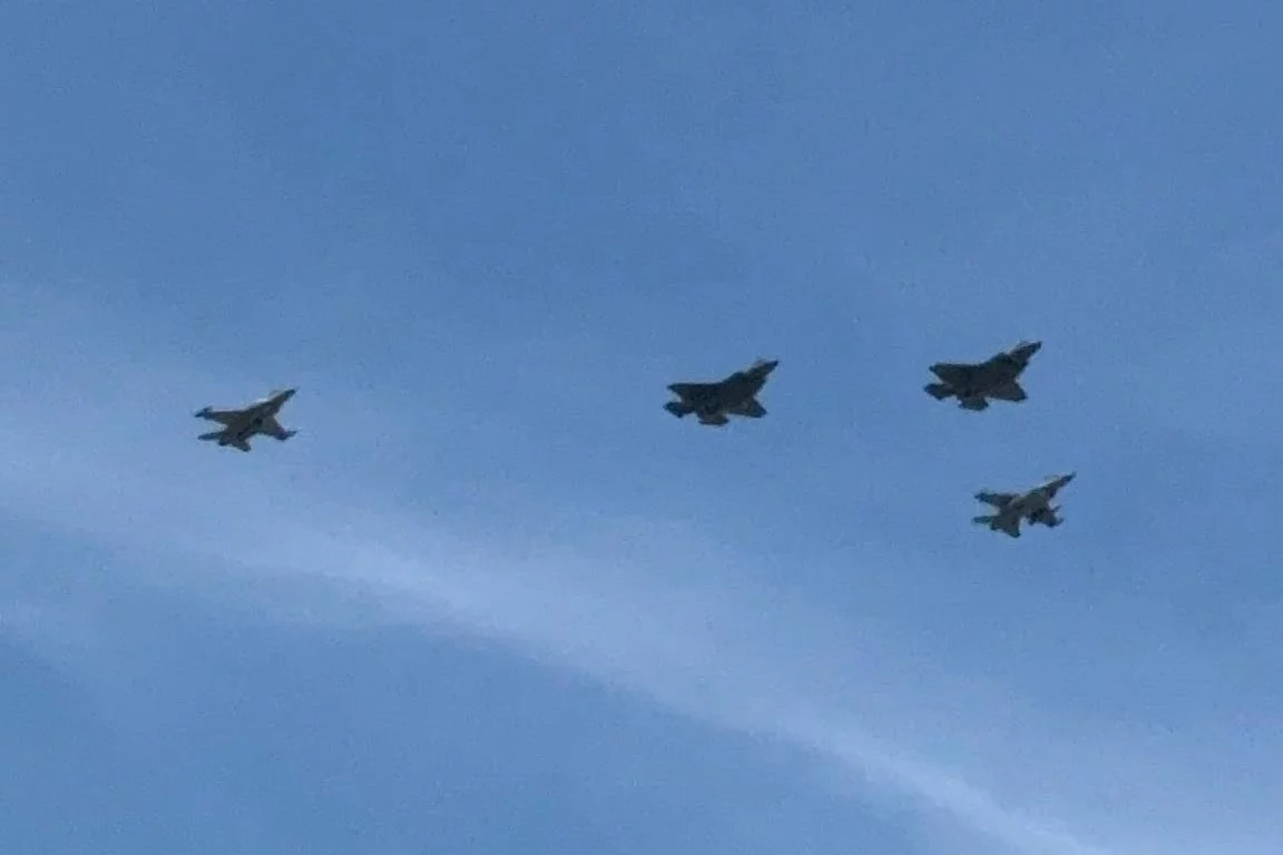 F-35 z bazy w Łasku na paradzie wojskowej. Myśliwce przeleciały nad Warszawą [ZDJĘCIA]