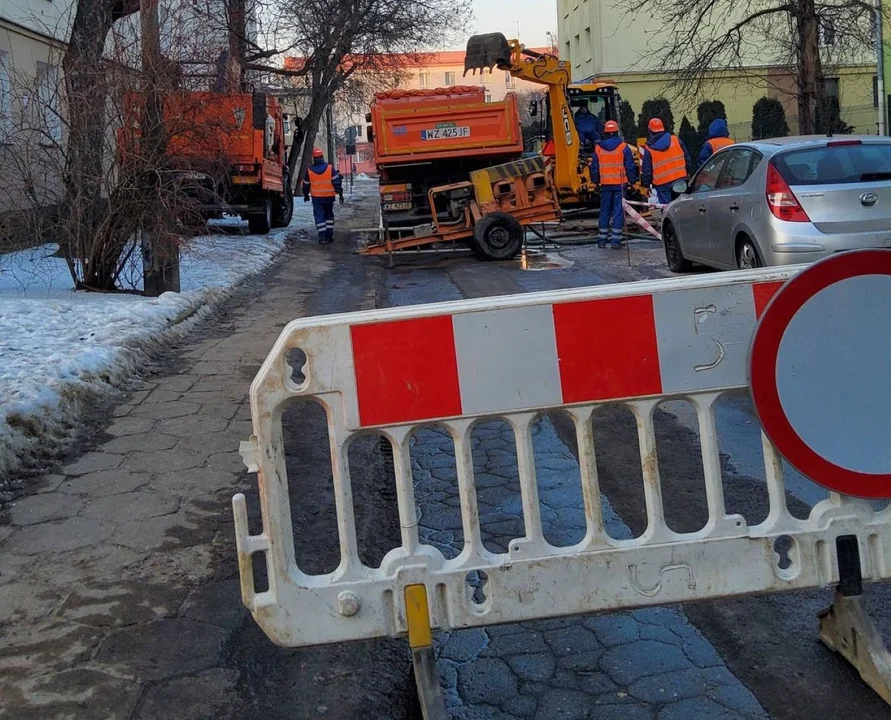 Bałuty: mieszkańcy nie przejadą tą ulicą. Doszło do poważnej awarii [FOTO]