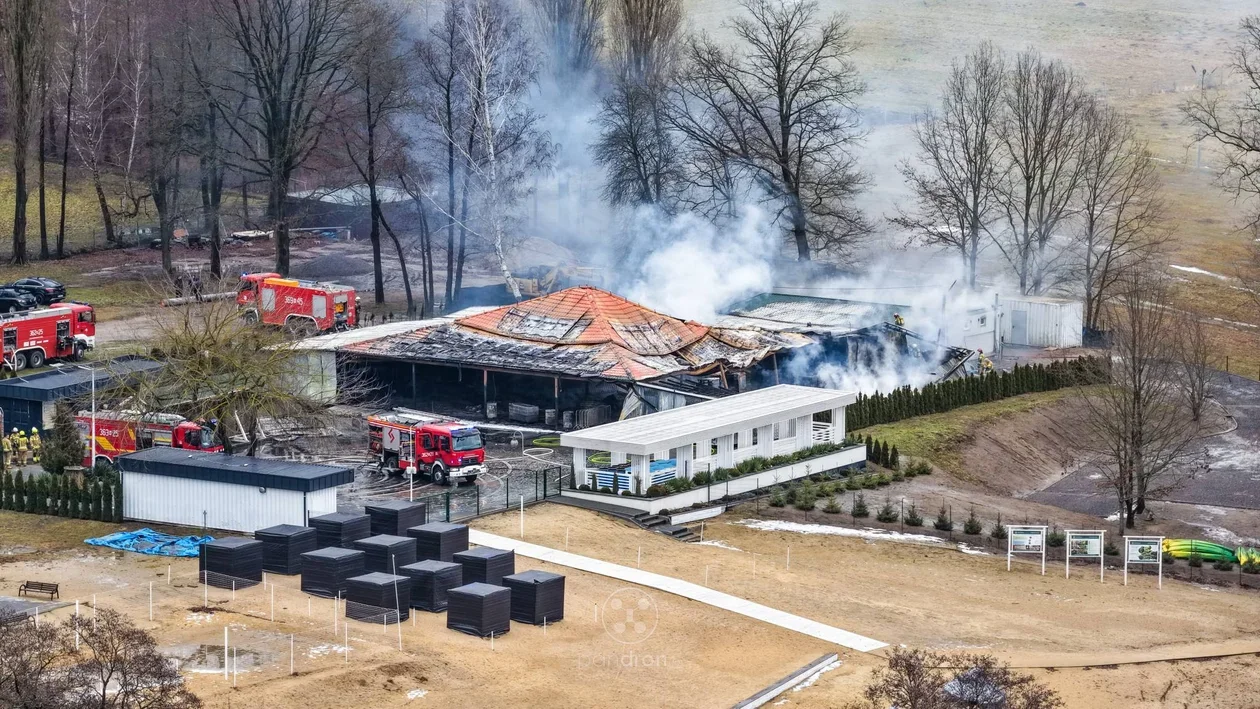 Pożar „Patelni” w Grabinie. Spłonęło kultowe miejsce letnich imprez (ZDJĘCIA)