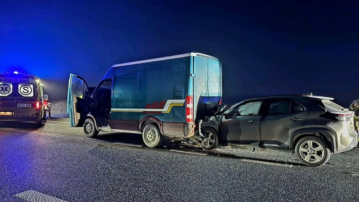 Wypadek na drodze krajowej. Dwie osoby ranne