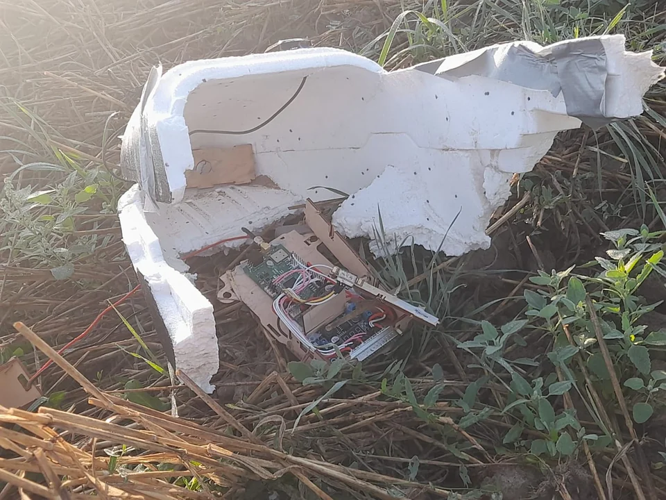 Łódzkie: dron spadł niedaleko domu ministra! Znaleziono już siedem obiektów [FOTO]