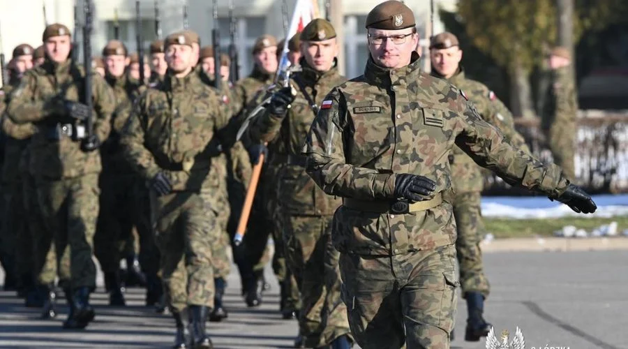 Jest odznaczony za męstwo i odwagę. Został dowódcą Obrony Terytorialnej w woj. łódzkim
