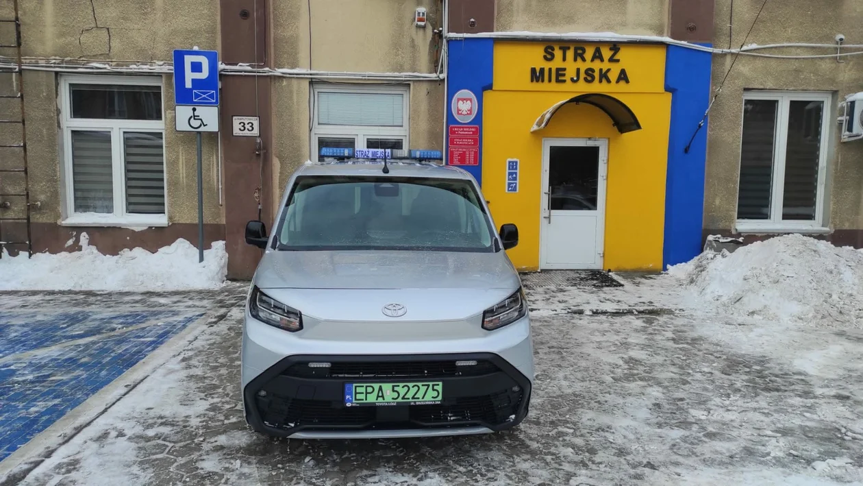 Takiego wozu w Pabianicach jeszcze nie było. Jeździ bez benzyny! [FOTO]