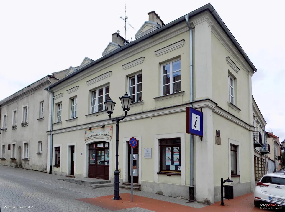 Kamienica przy Zamurowej 11 w Piotrkowie. Budynek na rogu Starowarszawskiej leży na granicy dawnych miejskich murów  [ZDJĘCIA]