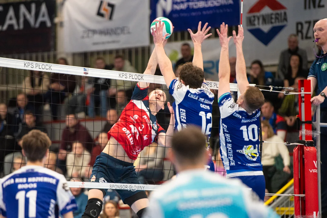 KPS Płock pokonał Eneę i jest o krok od siatkarskiej fazy play-off [ZDJĘCIA Z MECZU]