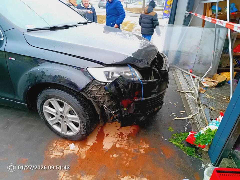 Pomylił pedały. Nietypowy wypadek pod Łodzią [FOTO]