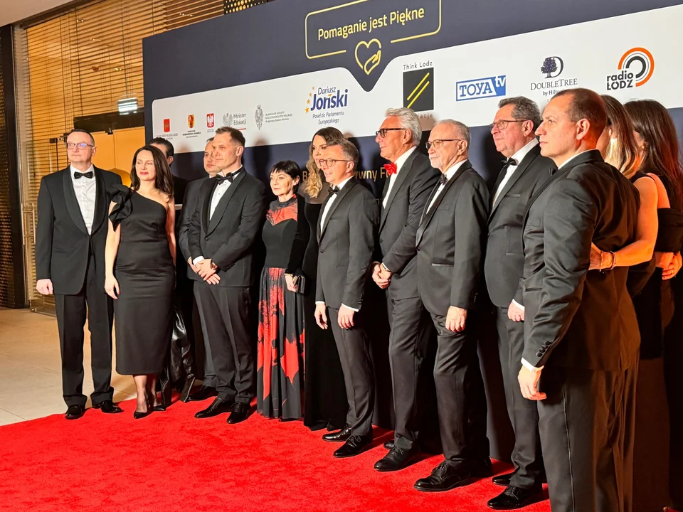 Elegancja i pomoc. Druga edycja balu charytatywnego „Pomaganie jest Piękne” w Łodzi [ZDJĘCIA]