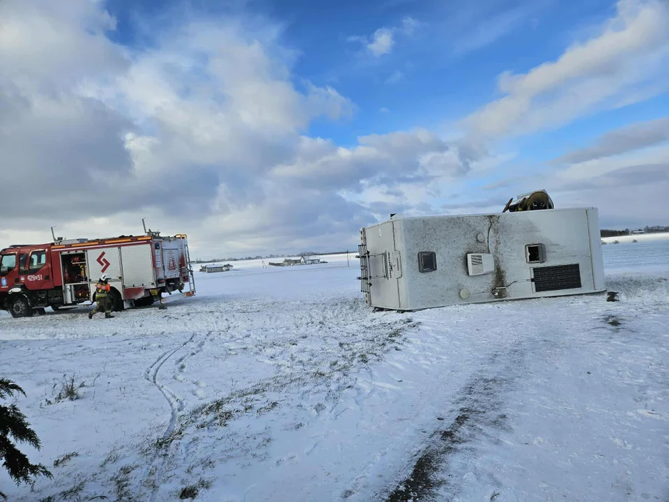 Seria niebezpiecznych zdarzeń drogowych. Policja apeluje o ostrożność (FOTO)