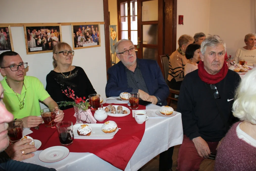 Pączki, herbata i śpiew. Tłusty Czwartek pełen euforii (ZDJĘCIA)