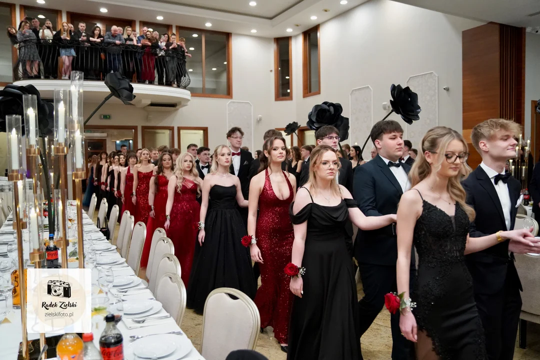 Tak wyglądała studniówka maturzystów z Gąbina [ZDJĘCIA]