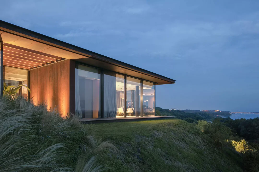 Willa z widokiem na panoramę Płocka z międzynarodowym wyróżnieniem. Ta jedna cecha robi ogromne wrażenie [ZDJĘCIA]