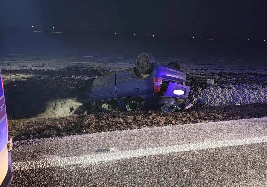 Dachowanie pod Kutnem. Kierowca był kompletnie pijany