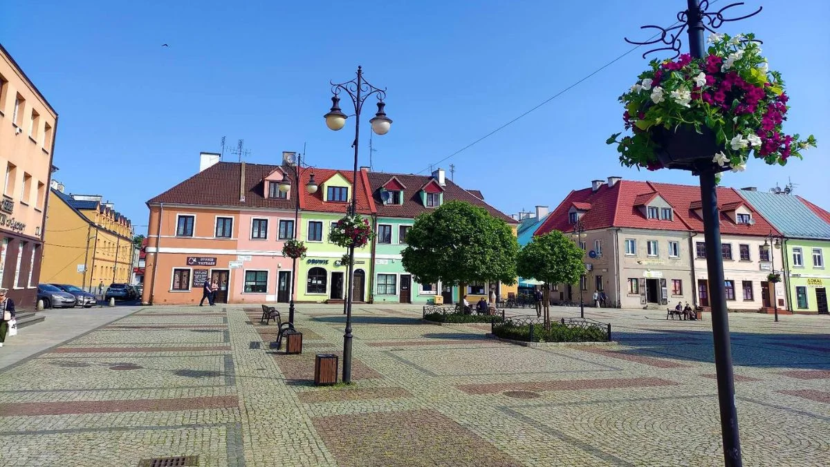 W centrum miasta pojawił się okazały obiekt. Eksponat budzi mieszanie uczucia wśród mieszkańców