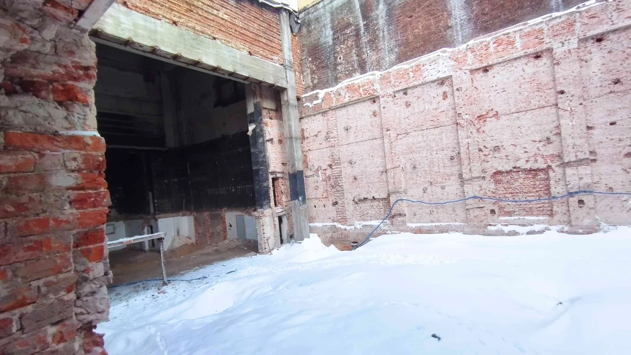 Zamiast sceny - wielka dziura! Tyle zostało ze znanego łódzkiego teatru! [FOTO]