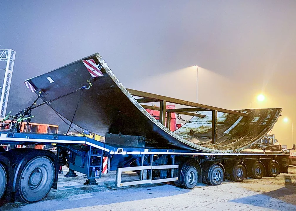 Kolos z USA wjechał do Łodzi! 37-tonowe elementy maszyny, która wydrąży tunel KDP