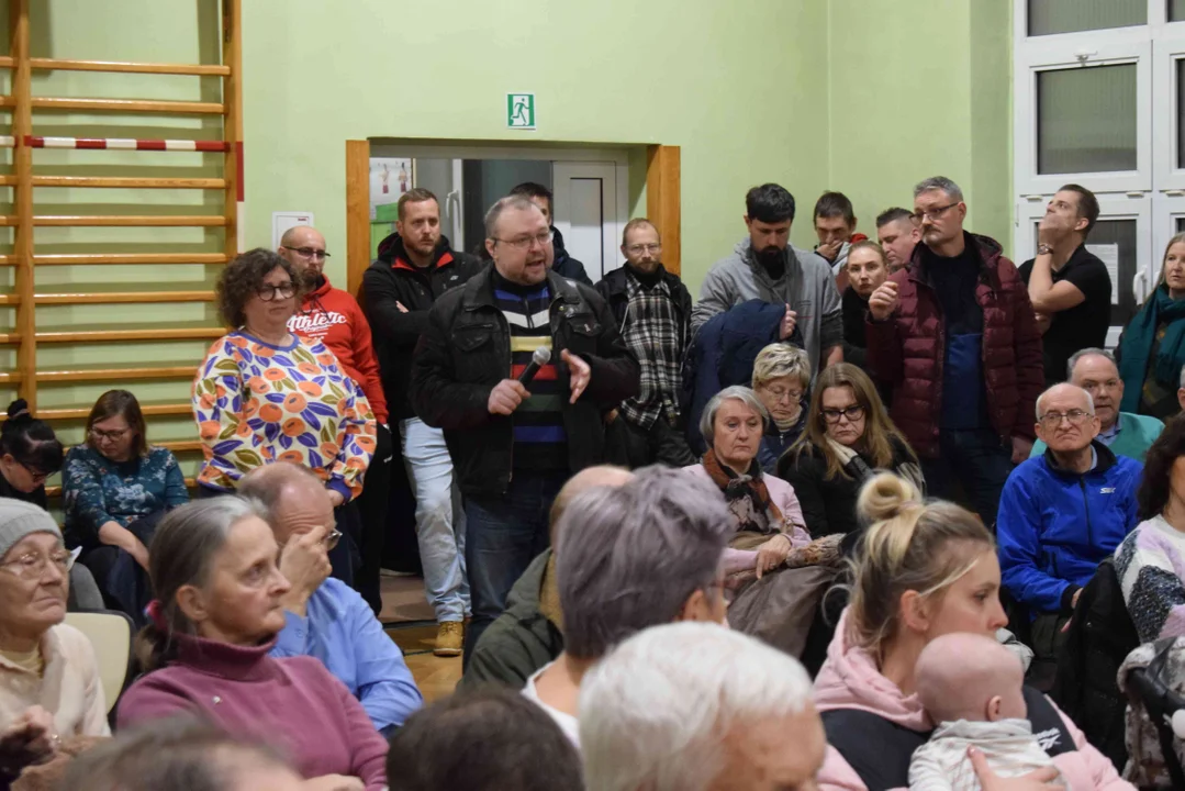 Gorąca dyskusja z wiceprezydentem Piotrowskim. Poszło o miejska parkingowe na Bałutach [FOTO]