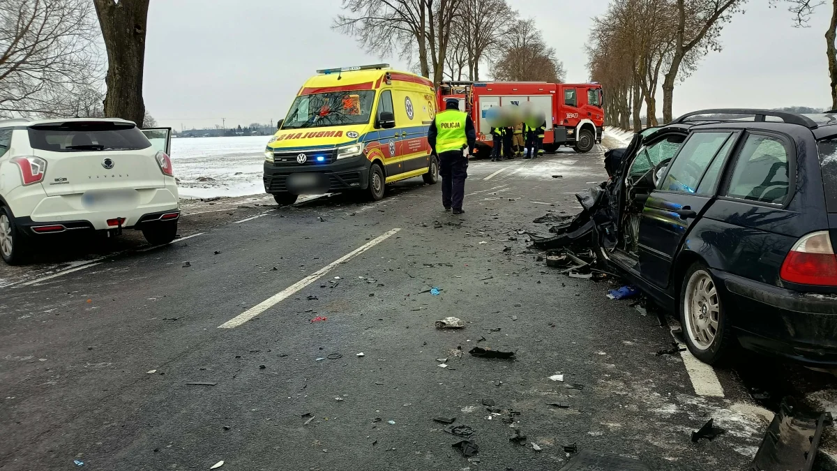 Poważny wypadek pod Płockiem. Są ranni, droga zablokowana! [ZDJĘCIA]