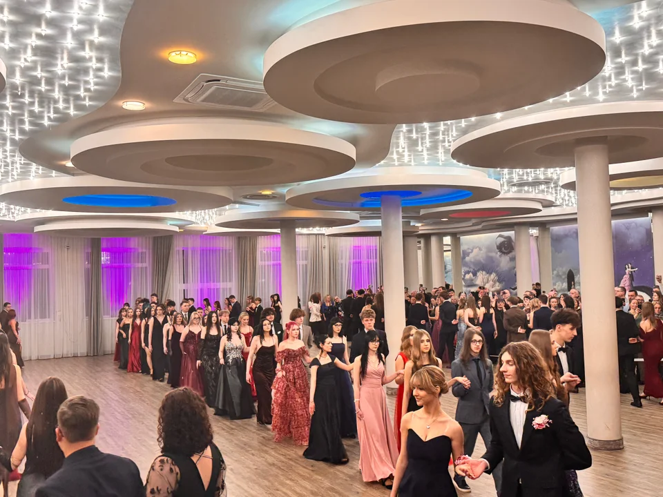 Bal, który zapamiętają na lata. Studniówka 30 LO im. ks. bp. Ignacego Krasickiego w Łodzi [ZDJĘCIA]