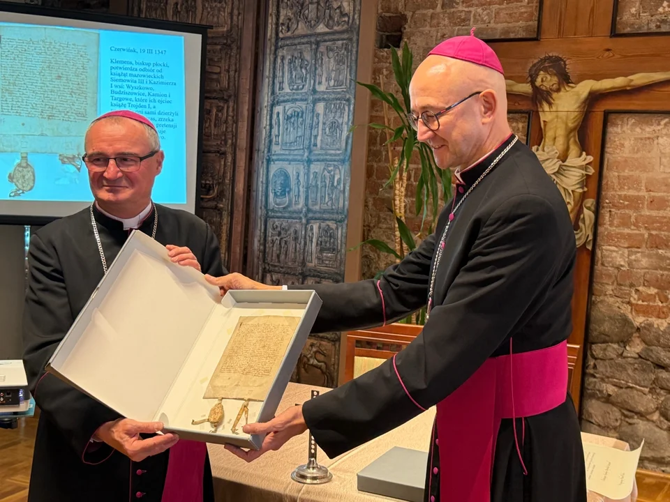 Niezwykły moment na Mazowszu! Średniowieczne skarby wróciły po dekadach!