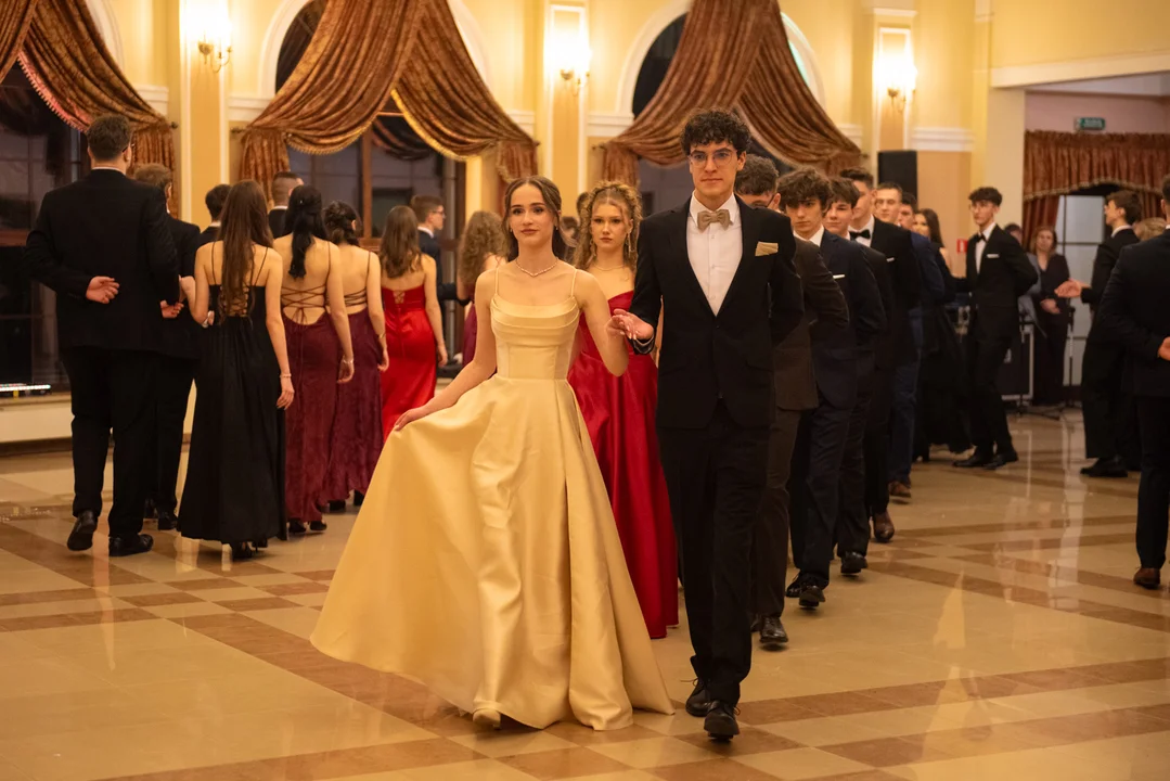 Studniówka Małachowianki. Maturzyści bawią się w Hotelu Kawallo cz.1 [ZDJĘCIA]