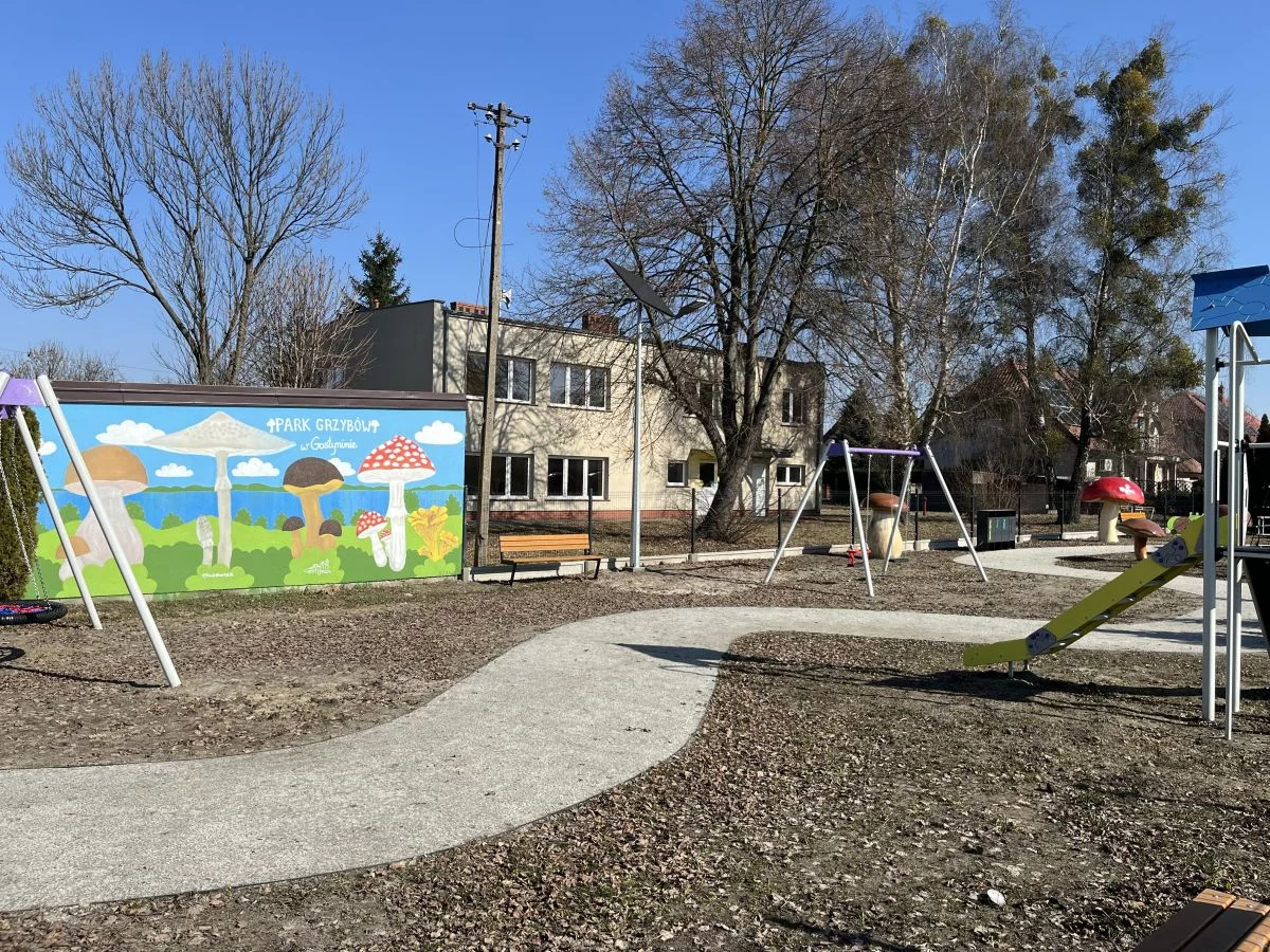 Nowy plac zabaw w Gostyninie. realizowane są ostatnie prace!