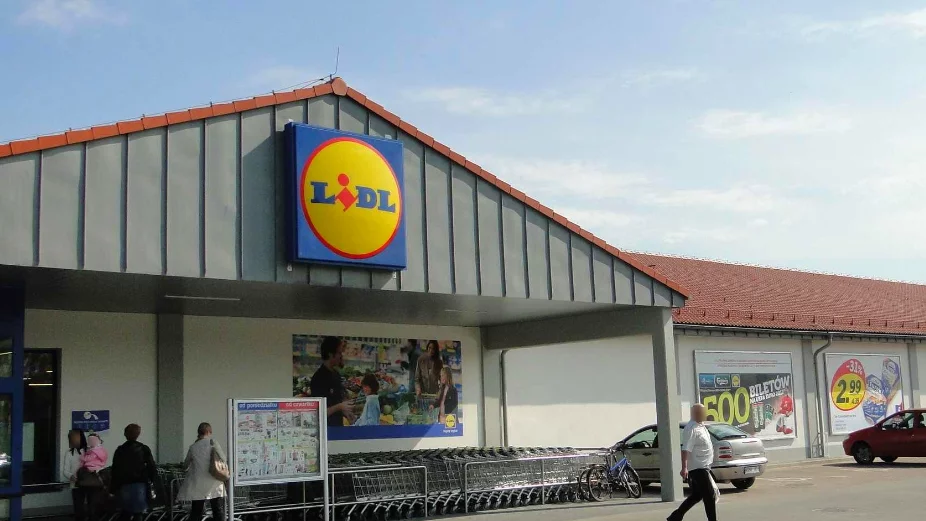 Tanie warzywa i owoce w Lidlu. Mieszkańcy pytają o torby za 8 złotych