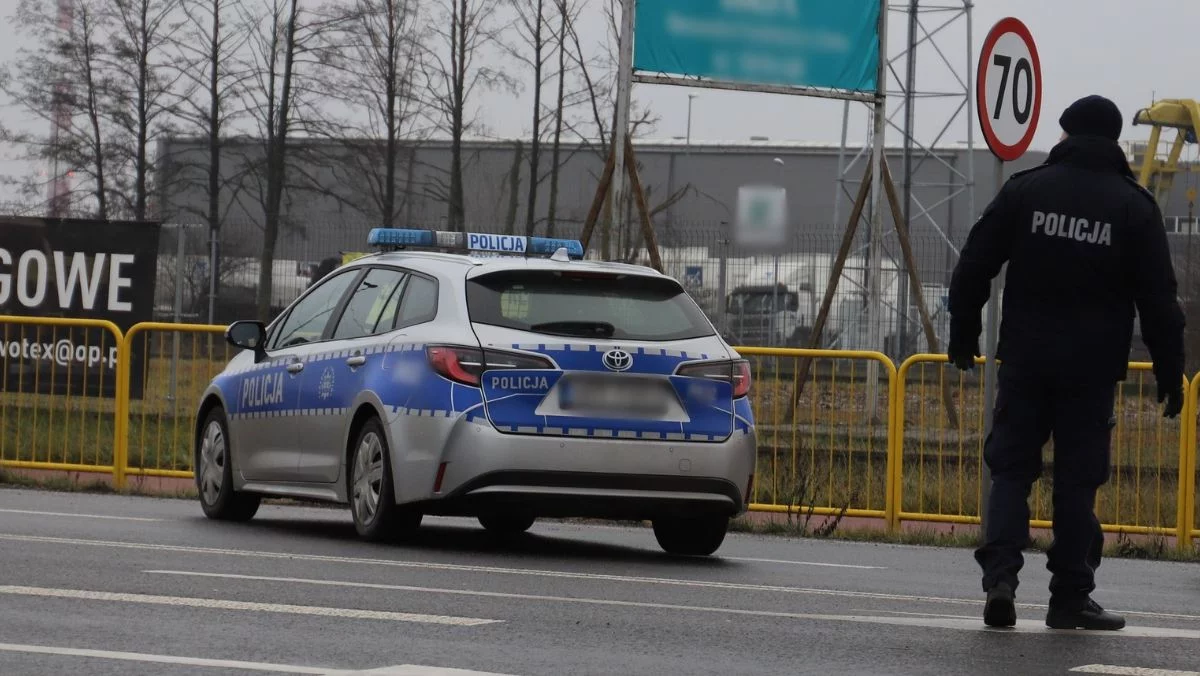Wjeżdżał Toyotą na trawę. Interwencja policjanta ujawniła coś jeszcze