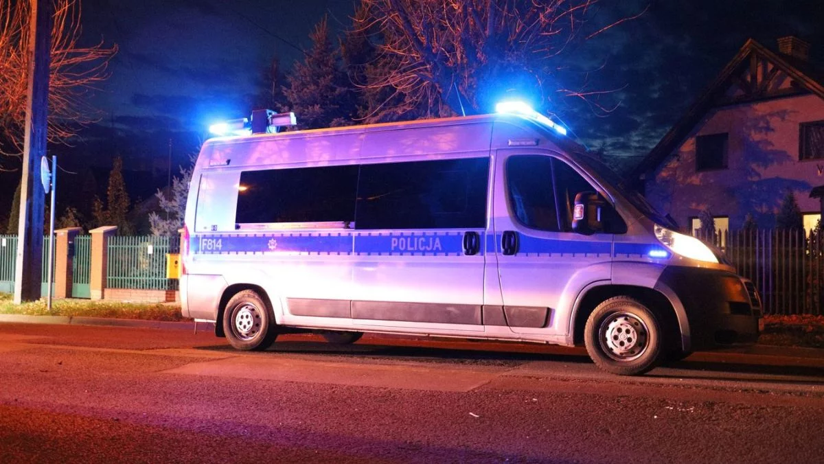 Dachowanie pod Kutnem. Droga zablokowana