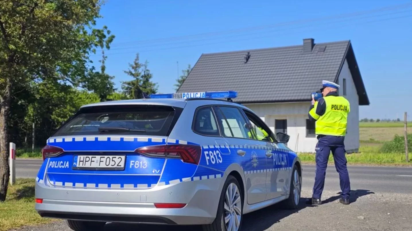 Senior poczuł wiosnę. Pędził motocyklem tak szybko, iż stracił "prawko"