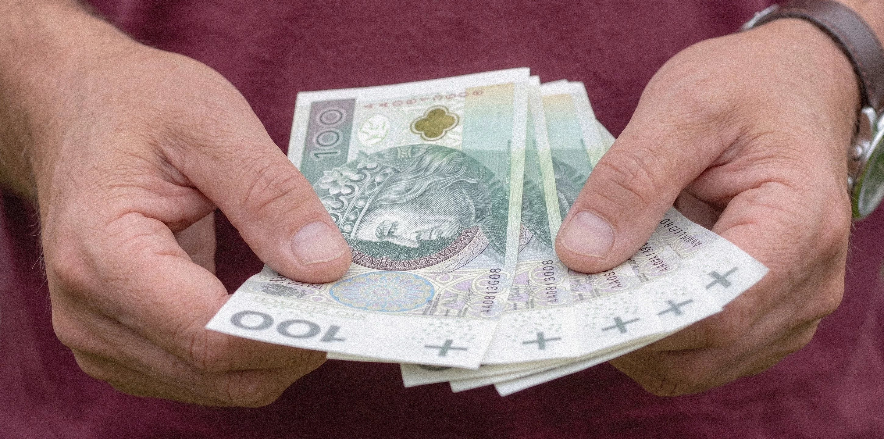 Ostateczny termin mija 25 lipca. Po tej dacie urzędnicy mogą zająć pensje i emerytury