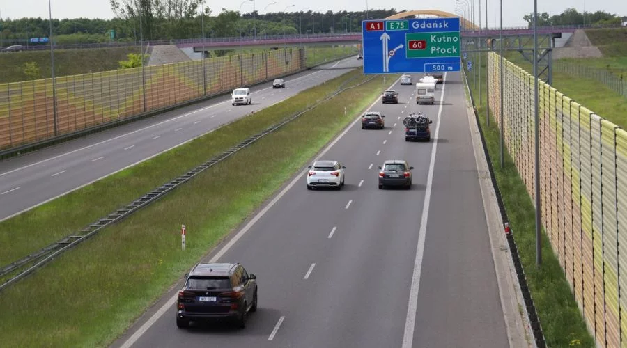 Kierowcy często popełniają ten błąd. Zapominają, iż grozi za to mandat