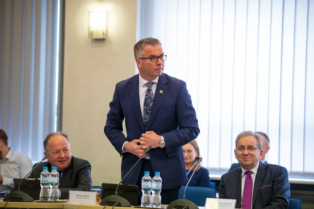 Maksymalna podwyżka dla prezydenta. Radni podzieleni, nie obyło się bez zgrzytów