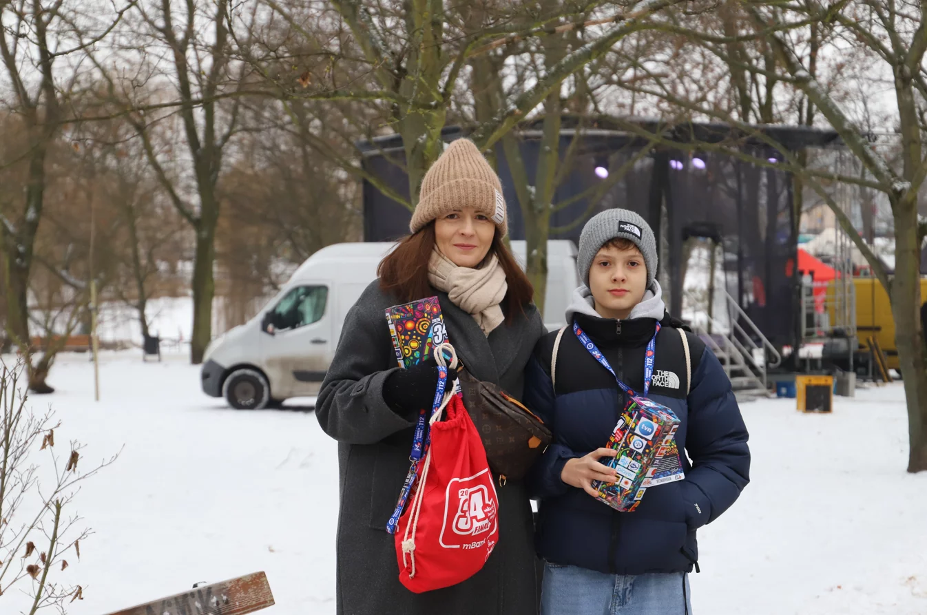 Mimo mrozu mieszkańcy wspierają WOŚP. Sztab zdradził ile póki co udało się zebrać