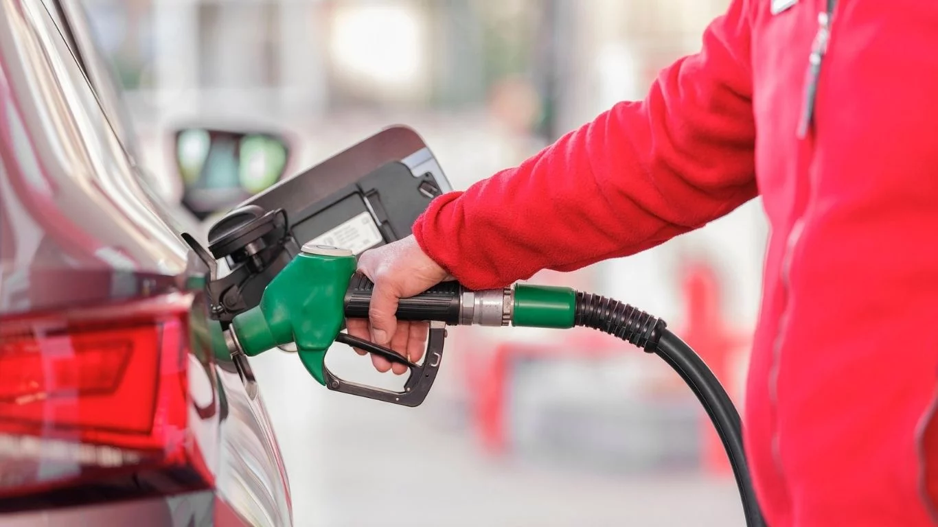 Diesel przebił 9 złotych za litr. Kierowców czekają kolejne zmiany?