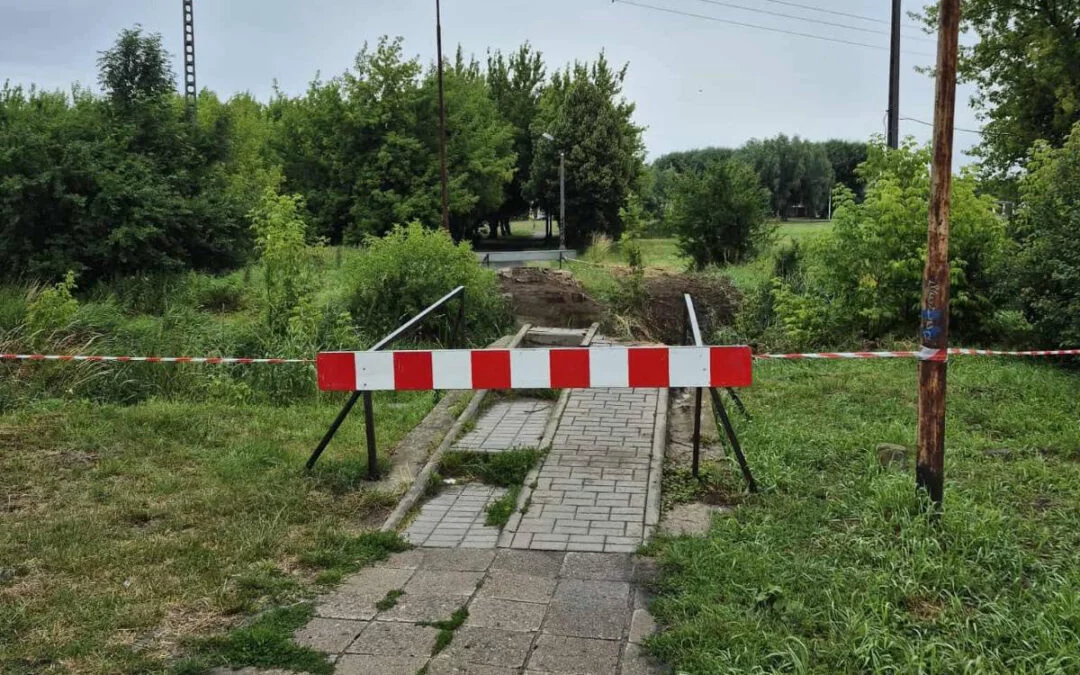 Zdemontowany mostek odcina mieszkańców. Interweniowała posłanka