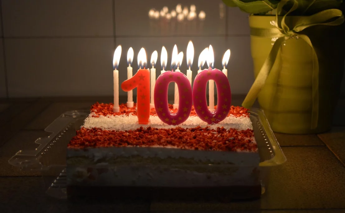 „Emerytura za wiek” do waloryzacji. Tyle dostają stulatkowie