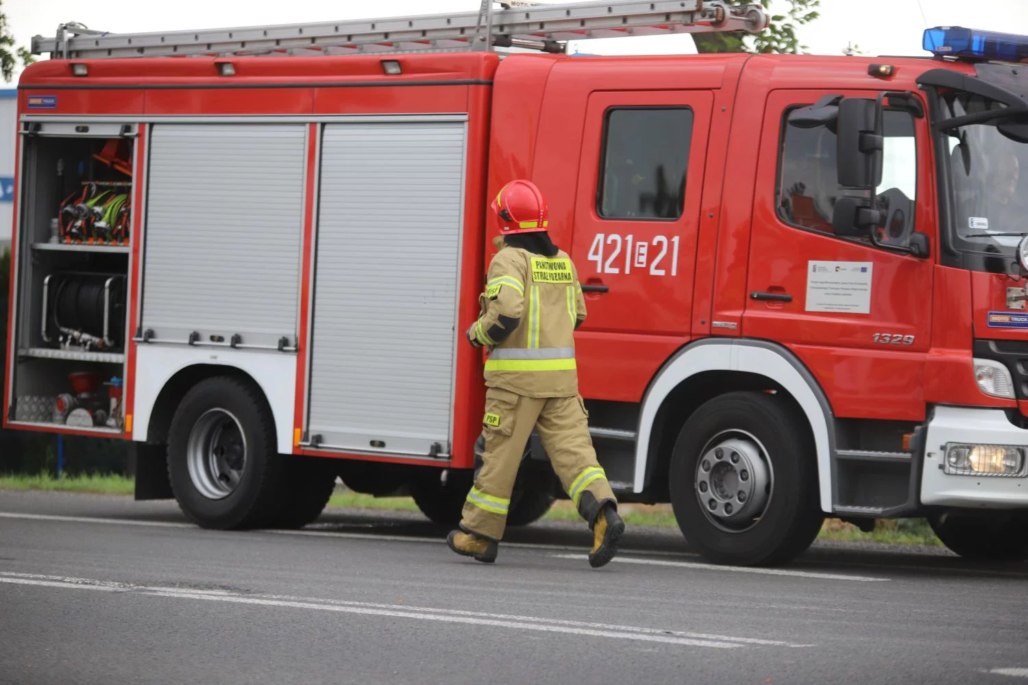 Pożar pod Kutnem. Trwa akcja służb