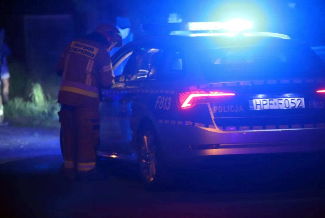 AKTUALIZACJA: Mężczyzna tonął w zbiorniku wodnym. 51-latek został przewieziony do szpitala