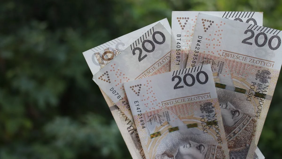 ZUS wypłaci seniorom dodatkowe pieniądze, ale nie wszystkim. Podano szczegóły
