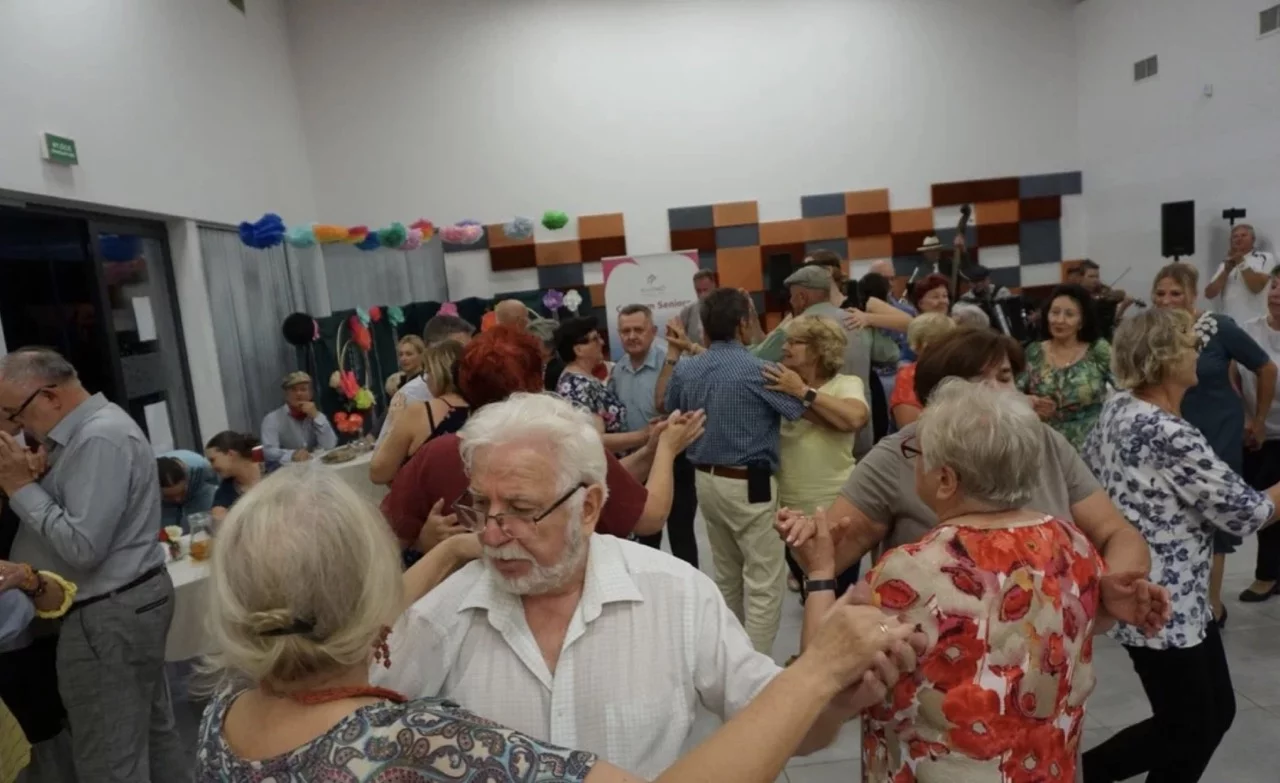 Seniorzy 75+ zyskają realną opiekę. Nowy rządowy program już od 2026