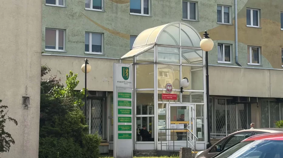 Wojna o okienka w Wydziale Komunikacji w Kutnie. Urzędnicy i mieszkańcy mają zupełnie inne zdanie