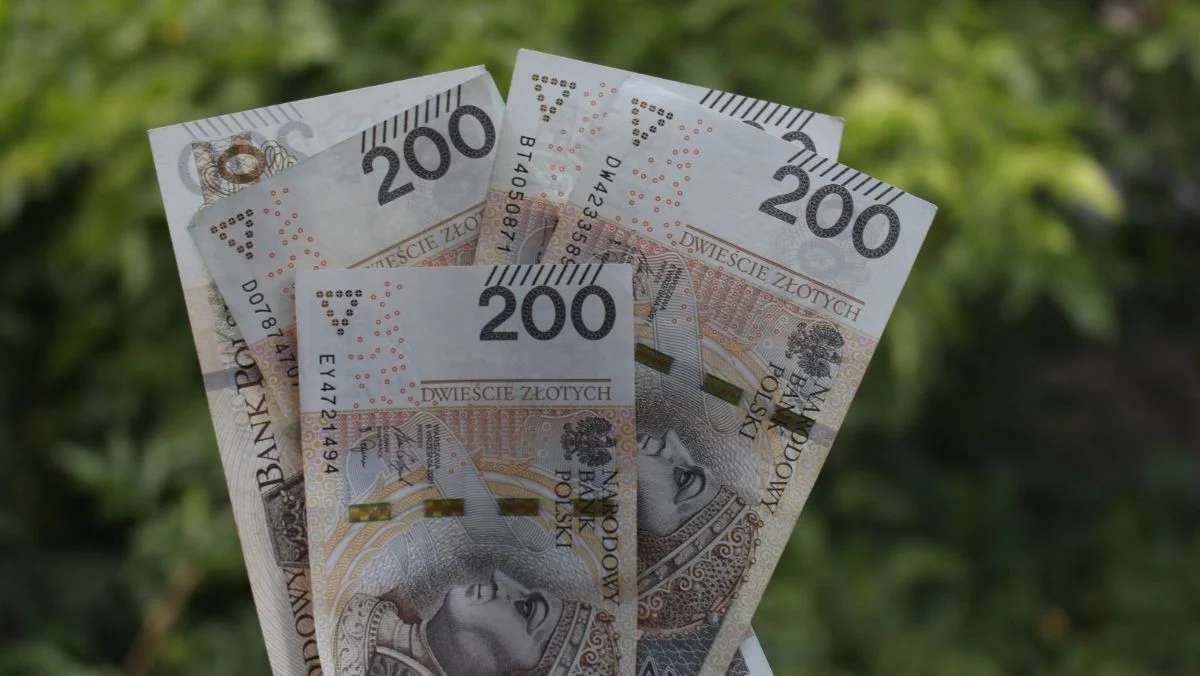 800 plus za dorosłe dzieci. Senatorowie zdecydowali, czy seniorzy dostaną dodatkowe pieniądze