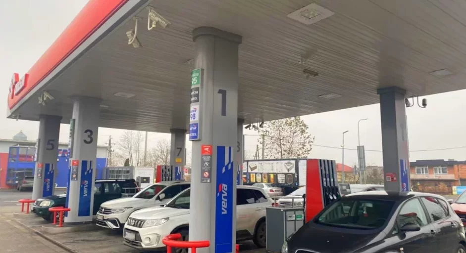 Duże obniżki na stacjach paliw. Sprawdziliśmy, ile kosztuje tankowanie w Kutnie
