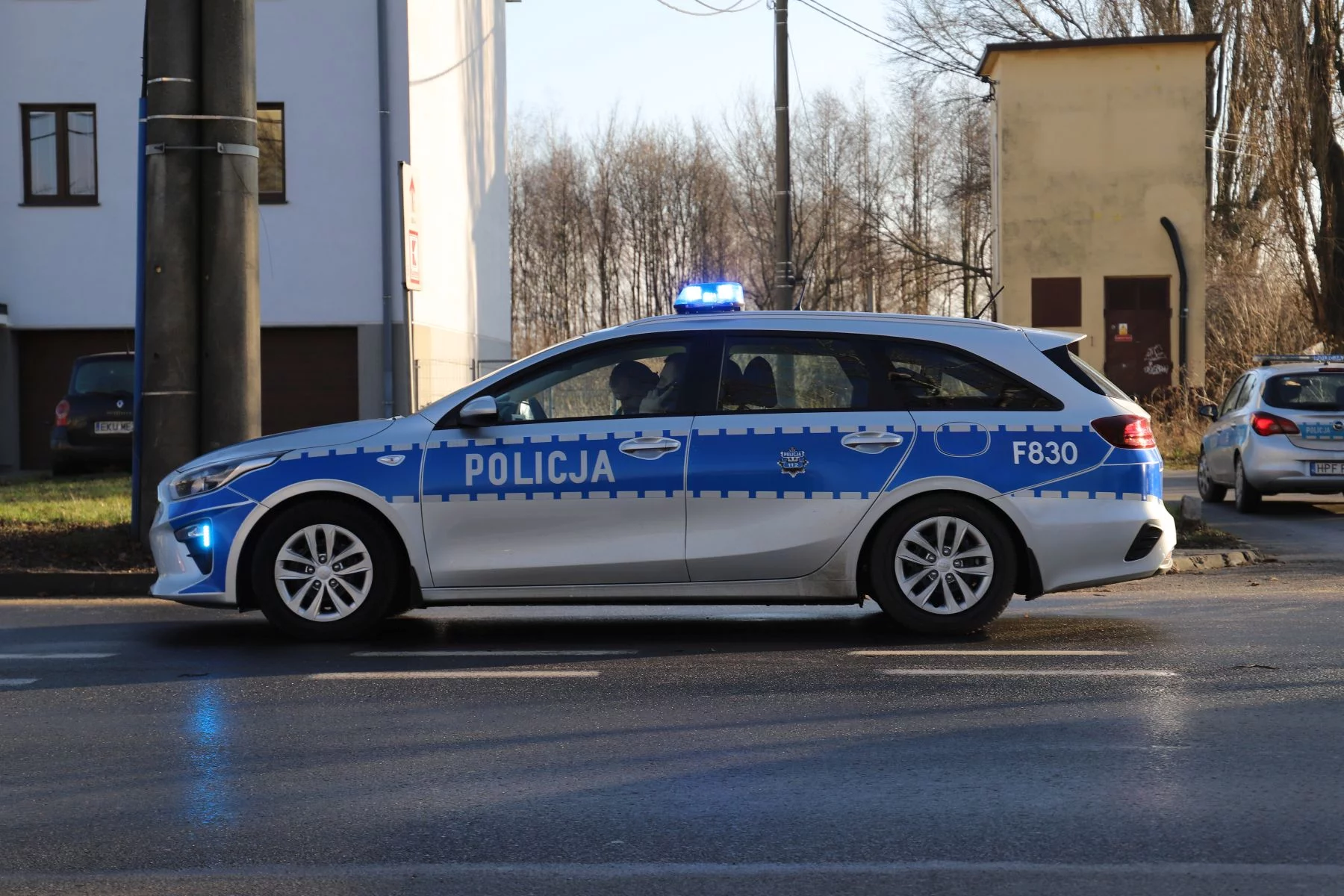 Dziecko bez fotelika w aucie bez przeglądu. Prowadziła je kobieta bez "prawka"