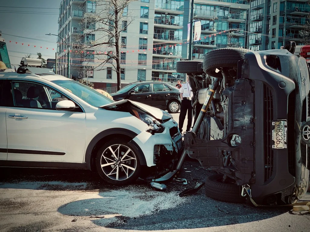 Likwidacja szkód po kolizji – jak działać krok po kroku?