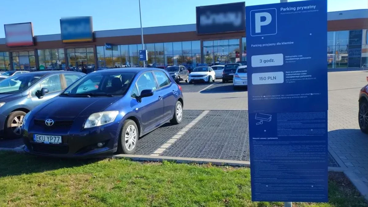 Dostałeś mandat za parkowanie pod marketem? UOKiK prześwietla zarządców parkingów