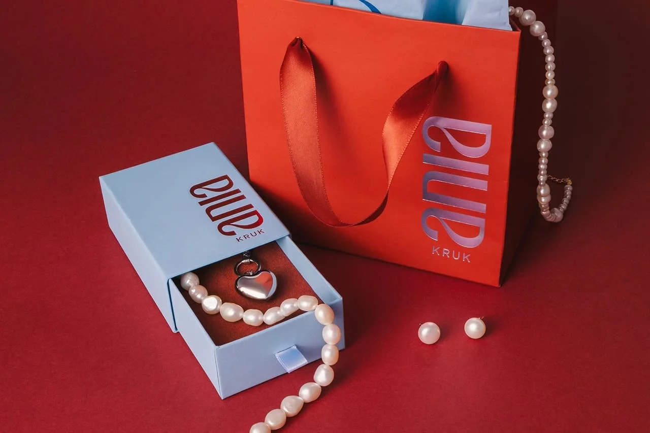 Pomysły na naszyjniki z perłami w unowocześnionej odsłonie