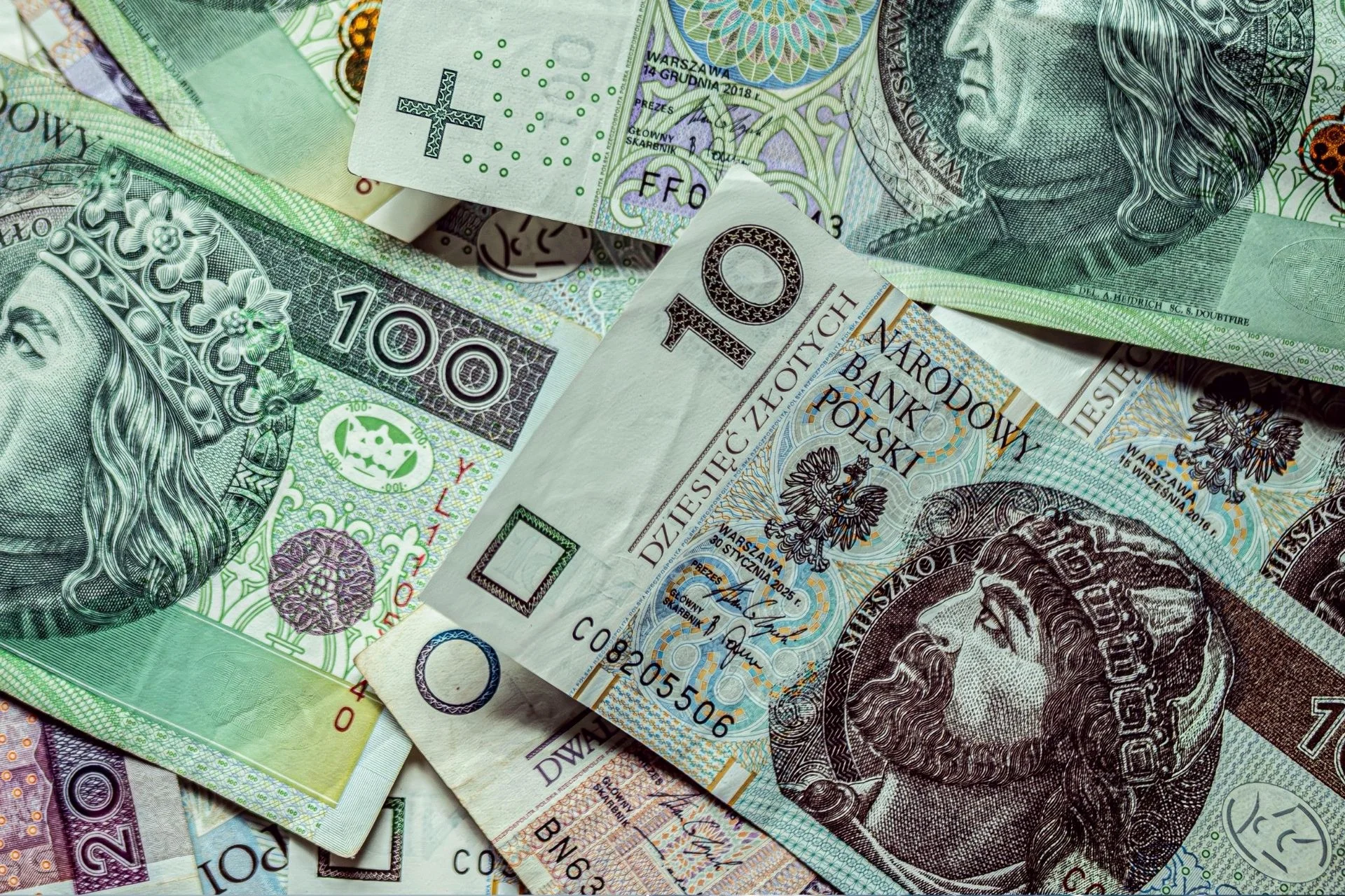 Nowe 10 złotych wchodzi do obiegu. Nie będzie już na nich Mieszka I