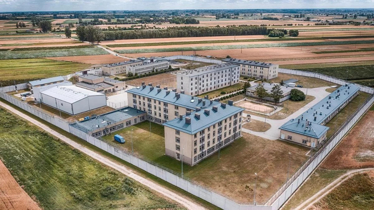 Dobra pensja, dodatki i wystarczy wykształcenie średnie. Więzienia z woj. łódzkiego prowadzą rekrutację