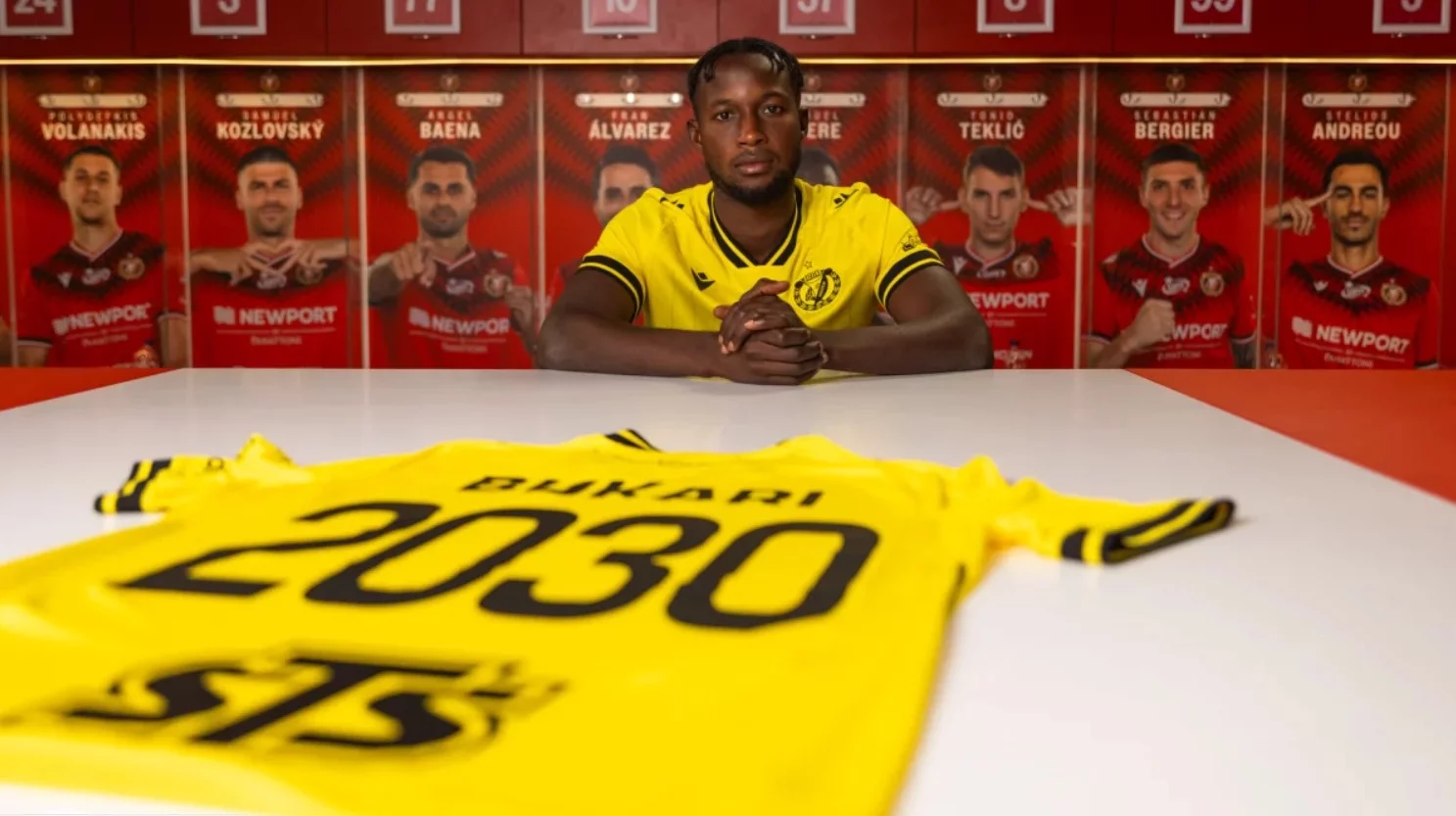 Piłkarz Widzewa za 5,5 mln euro... zamiast grać, rozdawał kwiaty